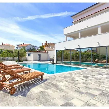 Chiara Comfortable *