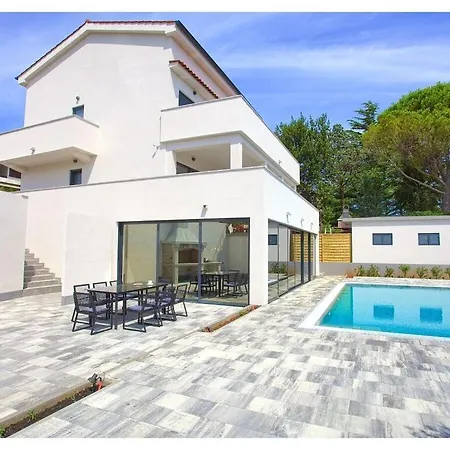 Chiara Comfortable *