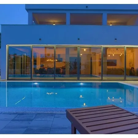 Chiara Comfortable *