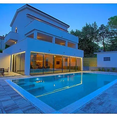 Chiara Comfortable Villa *