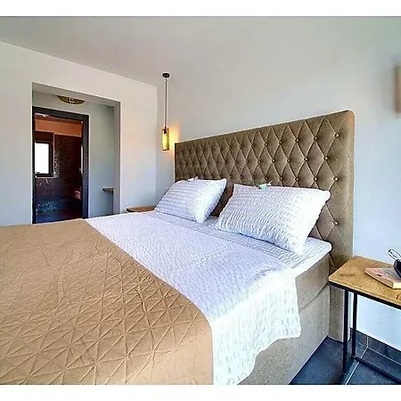 Chiara Comfortable Villa *